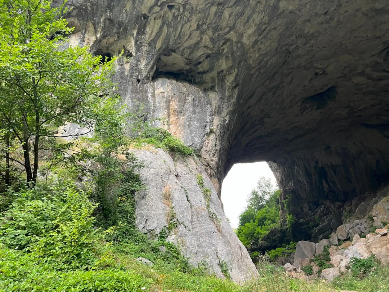 Ovo je idealno mesto za prvomajski piknik: Jedinstveni kameni most skriven u srcu zlatiborskog sela, smatra se čudom prirode (FOTO)