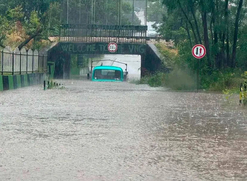 Ulice i vozila pod vodom: Jako olujno nevreme pogodilo Kraljevo, potop na više lokacija (FOTO)(VIDEO)