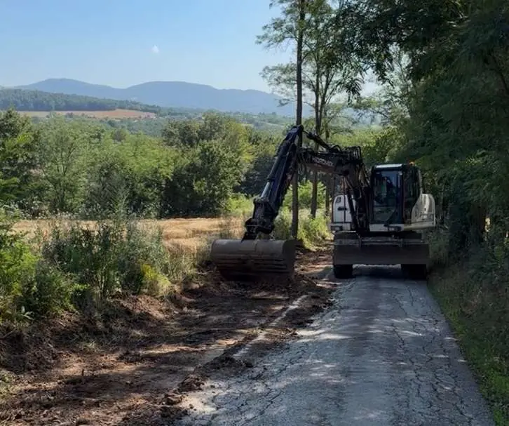 Sjajne vesti iz Gornjeg Milanovca: Preko dva miliona eura država obezbedila za asfaltiranje lokalnih puteva u ovoj opštini