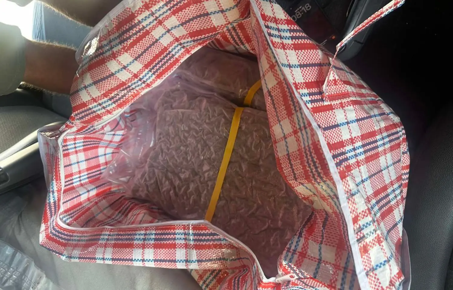 Pala trojka sa 85 kilograma droge, medju njima je i jedan Čačanin: U teretnjaku otkriveni kokain i marihuana (FOTO)