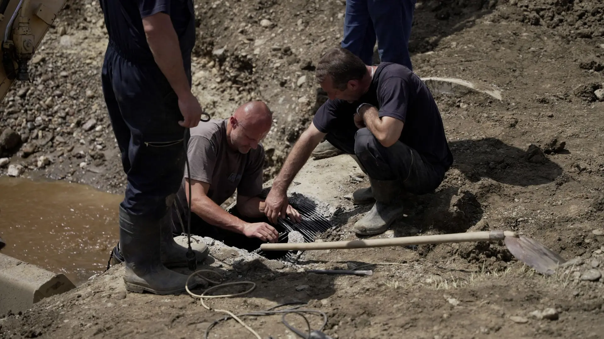 Još jedna opština proglasila vandrednu situaciju zbog pucanja glavnog cevovoda: Škole i vrtići dobijaju flaširanu vodu, građanima stiže cisterna Vojske Srbije