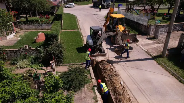 Radovi na vodovodnoj mreži u Rači / foto: RINA