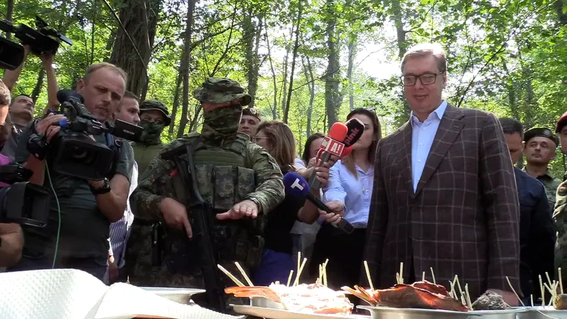 Vučić na prikazu novih sredstava Vojske Srbije u Batajnici: Biće kratak, ali vojska će tad biti sve snažnija