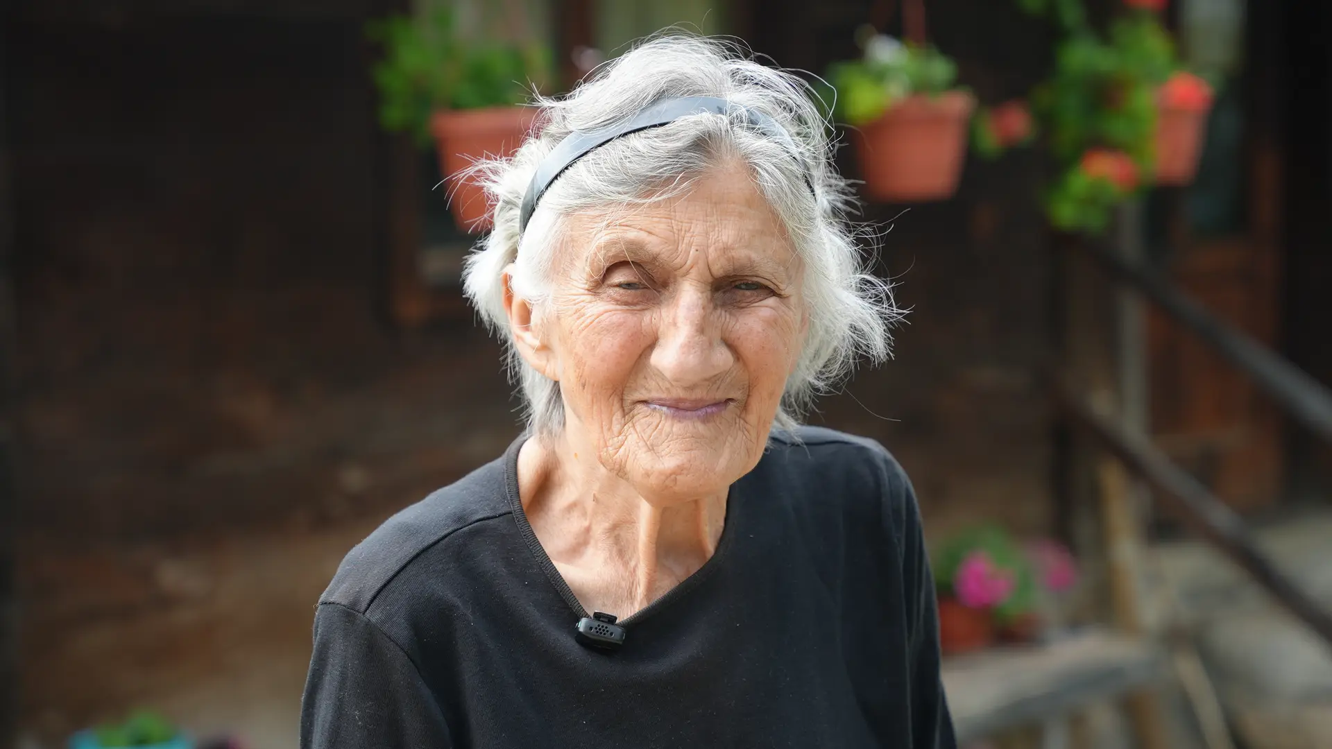 Ovo je majka hrabrost o kojoj priča cela Srbija: Posetili smo baku Olgu koja je bolesnog sina 60 godina nosila na ledjima - ništa joj nije padalo teško i nosila bi ga još da je živ (FOTO)