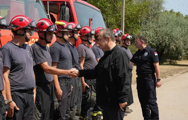 Požar u Deliblatskoj peščari i obilazak Ivice Dačića - Foto: Ministarstvo unutrašnjih poslova Srbije