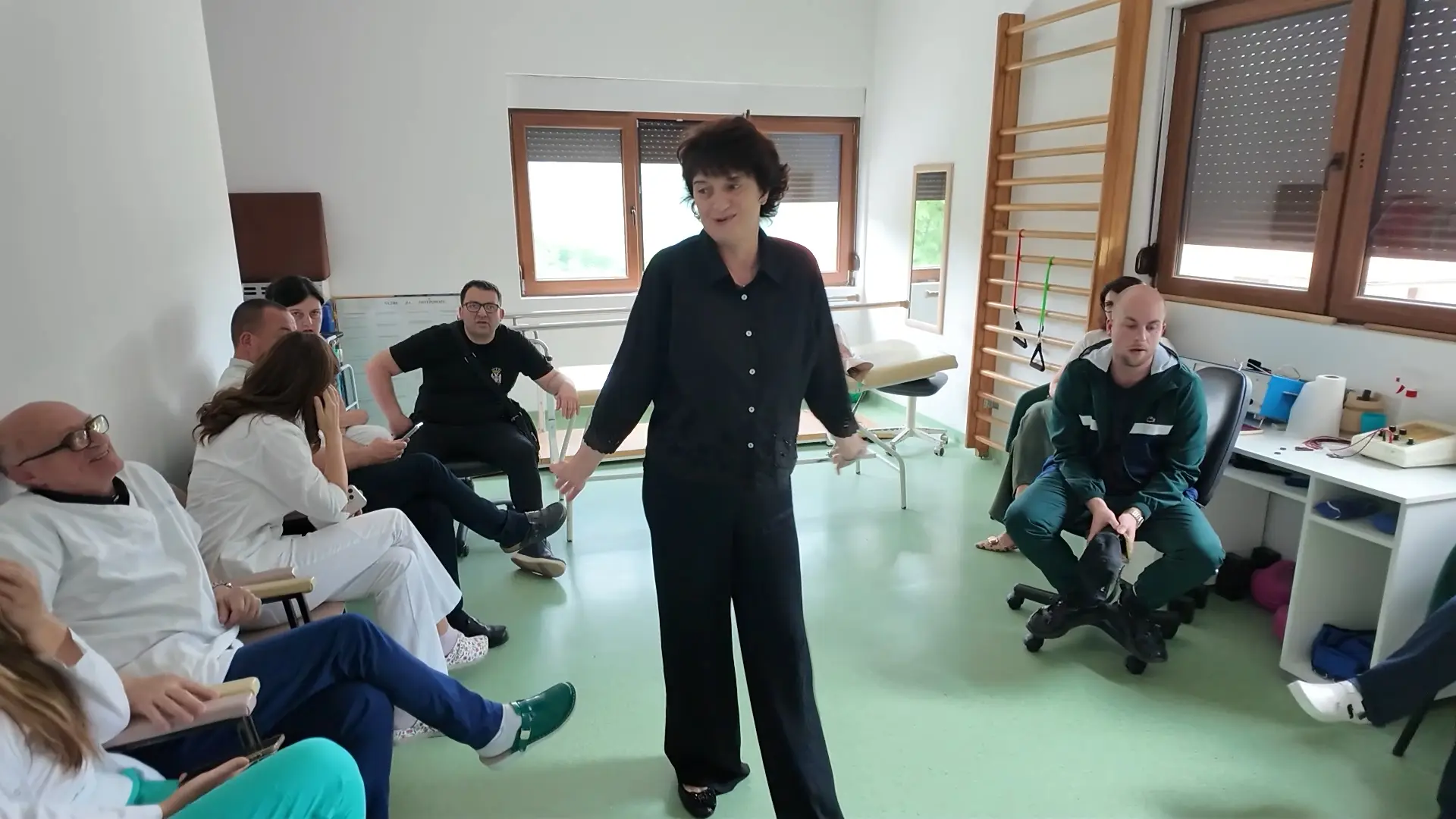 Pribojka Vera Simović otišla u penziju posle 40 godina rada: Suze i aplauz za fizioterapeutkinju iz Pribojske Banje