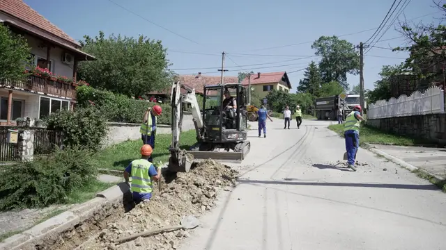 Radovi na vodovodnoj mreži u Rači / foto: RINA
