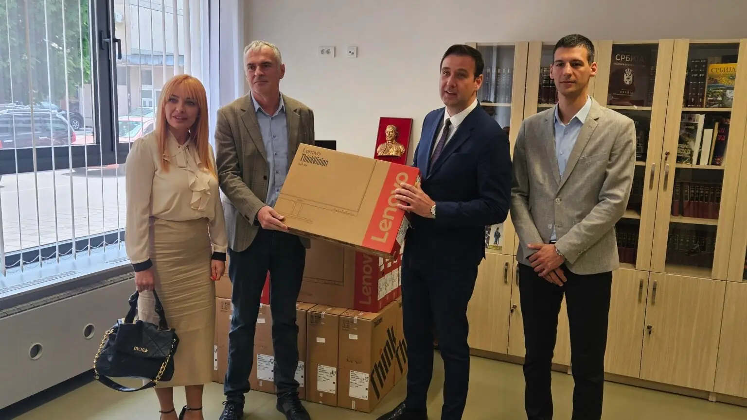 Sada su opremljeni kao da su u centru Beograda: Pribojski učenici dobili nove računare od Ministarstva prosvete - informatički kabinet odličan (FOTO)