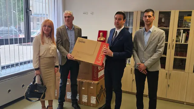Ministarstvo prosvete poklonili računare pribojskim đacima, foto: RINA 