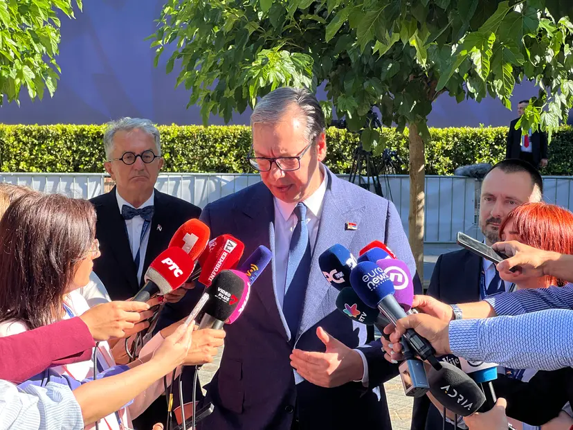 Blokaderima ćemo par dana ranije otvoriti auto-put, da mogu doći na protest: Oglasio se Vučić iz Tivta - bio je ovo dobar dan za Srbiju (FOTO)