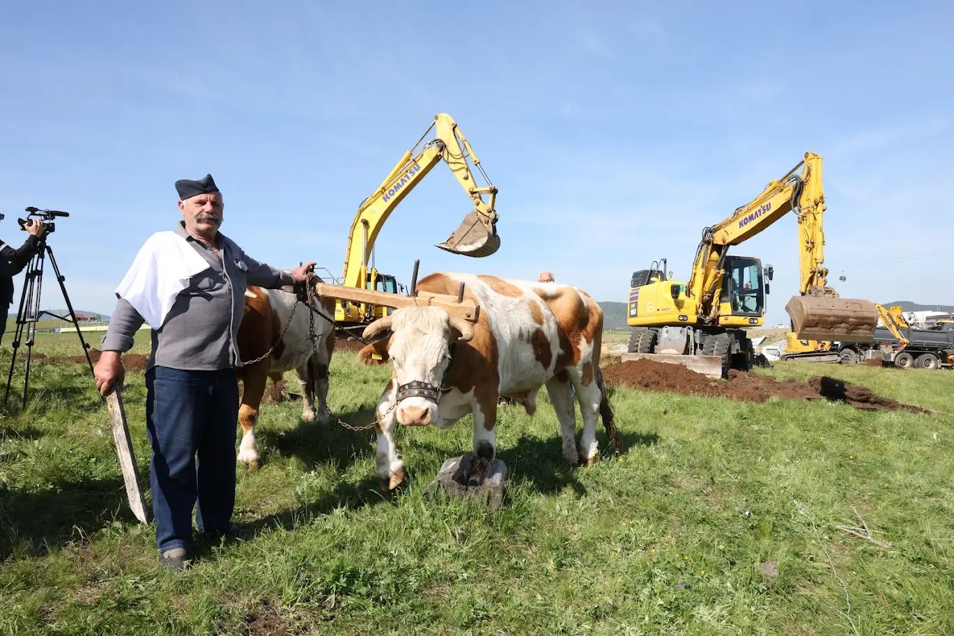 Digla se "i kuka i motika" na Zlatiboru: Meštani brane 10.000 hektara zemljišta od nelegalne privatizacije (FOTO)(VIDEO)