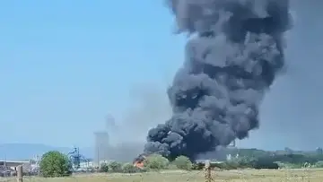 Gust, crn dim pokrio Kraljevo: Ovo su slike sa mesta gde je izbio veliki požar, hitan apel upućen meštanima (FOTO)(VIDEO)
