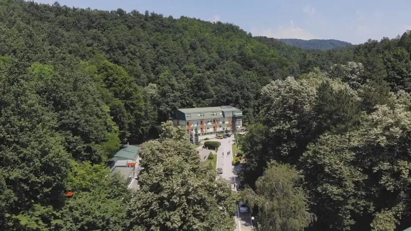 Ova lekovita voda je spas: Prvi inkluzivni kamp za osobe sa cerebralnom i dečjom paralizom organizovan u Atomksoj Banji Gornja Trepča (FOTO)