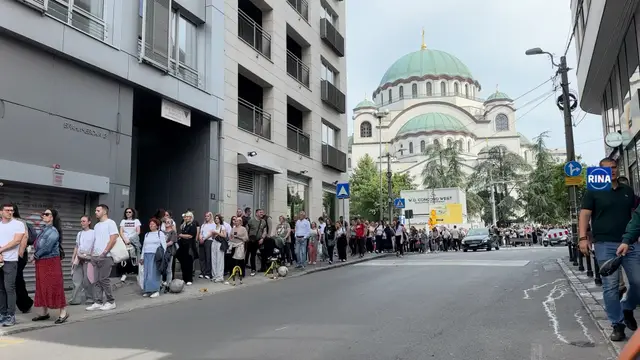 Nikad duži redovi ispred Hrama / foto: RINA