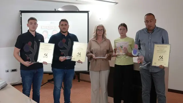 Dodeljene prve nagrade u čast i slavu Gvozdena Otaševića / foto: RINA
